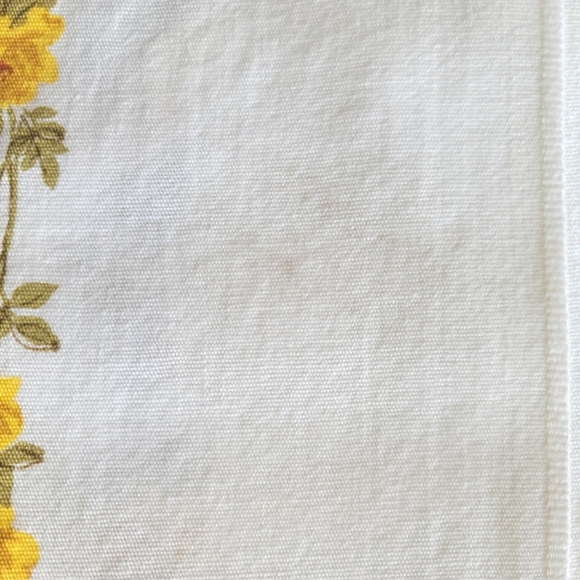 Vintage Tablecloth Yellow Cabbage Roses Cotton 63 in x 52 in - Picture 7 of 7